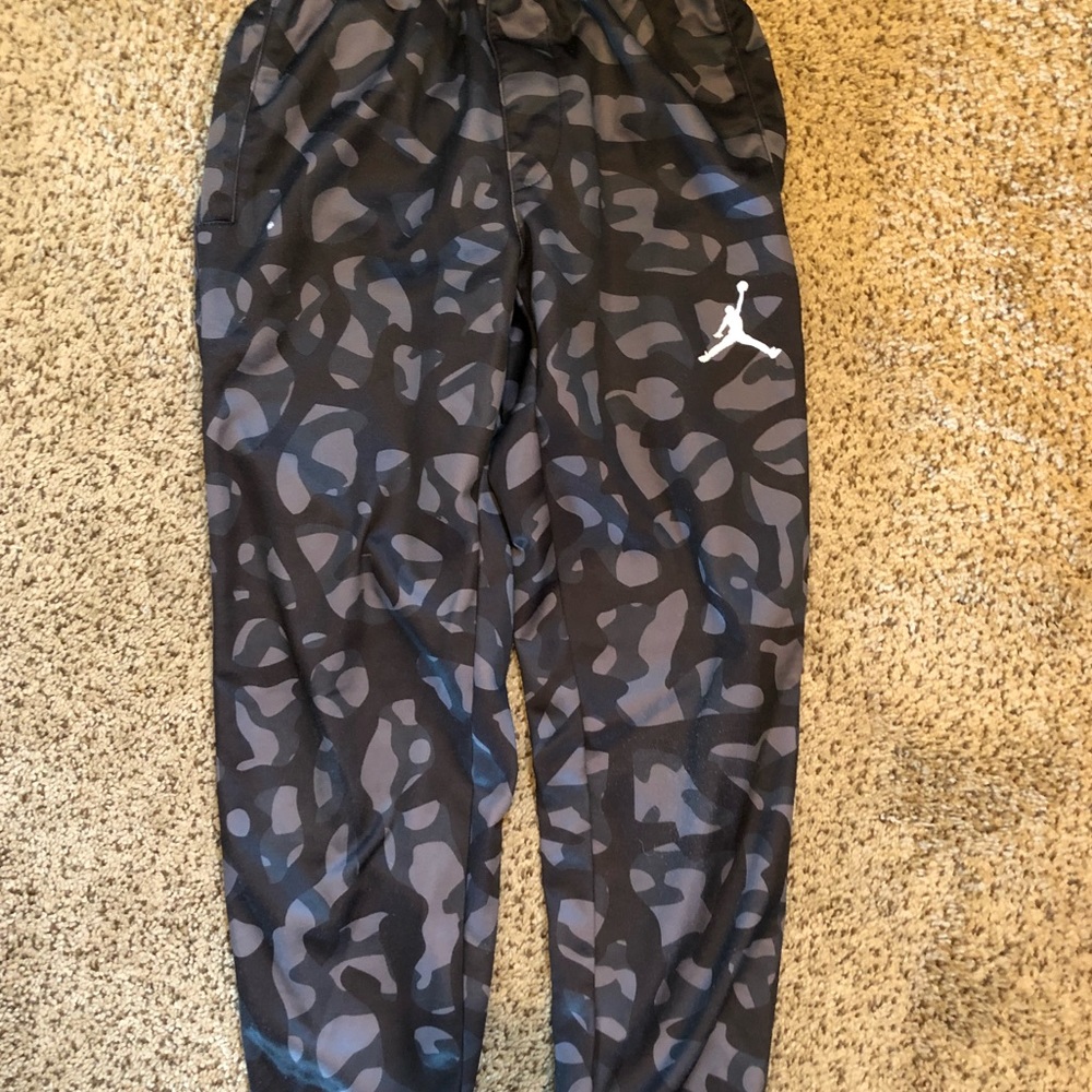 Jordan camo joggers sz small